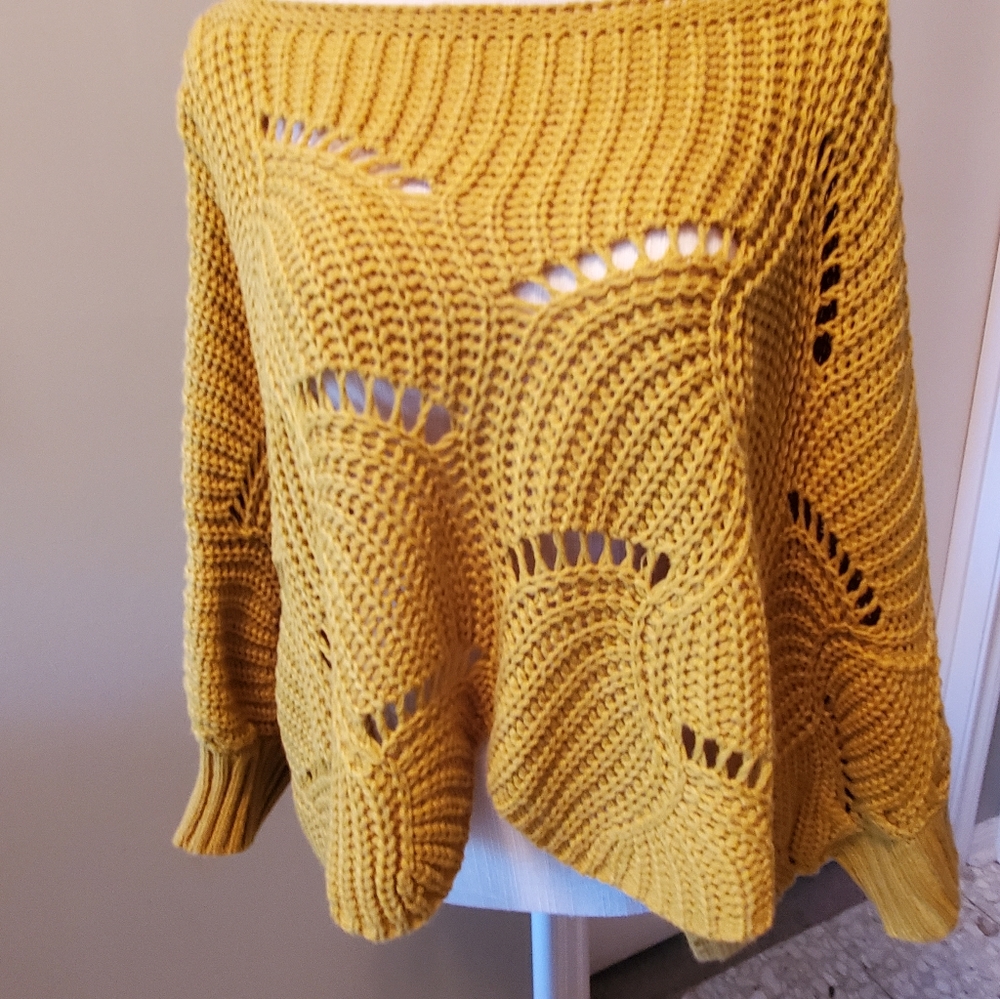 Sweater - Picture 2 of 10